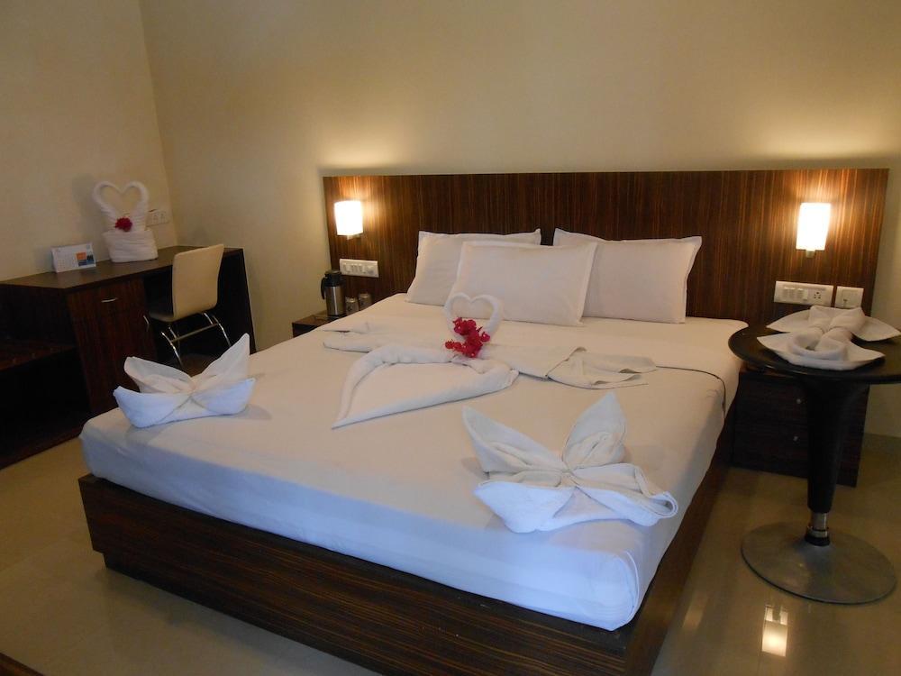 Jade Beach Resort Tirupporur Ngoại thất bức ảnh