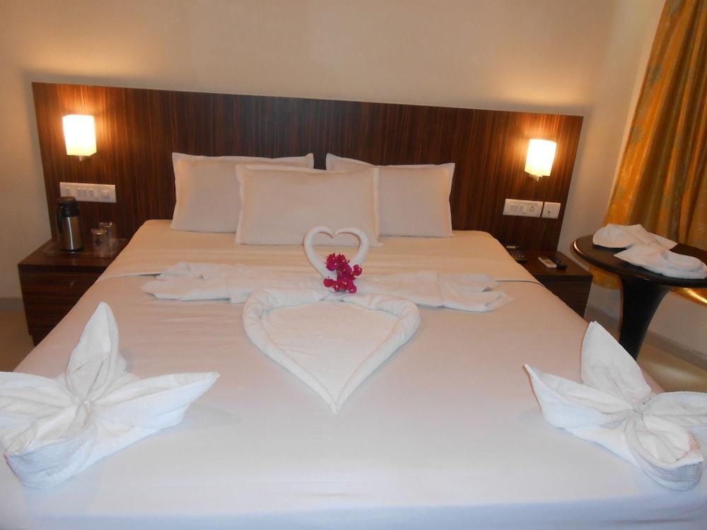 Jade Beach Resort Tirupporur Ngoại thất bức ảnh